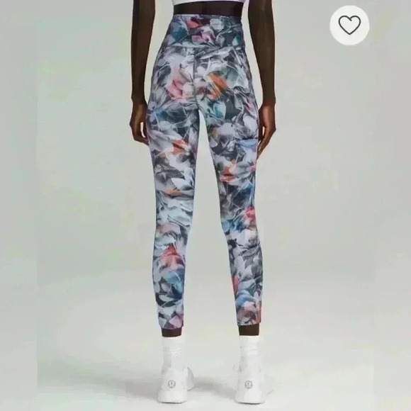 Lululemon 25” HR Tight With Pockets+Gifts - Picture 5 of 7